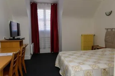 Un ou plusieurs lits dans un hébergement de l'établissement Hôtel de la cloche