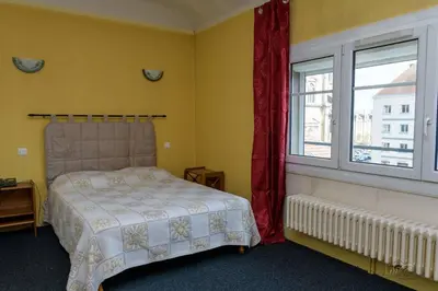 Un ou plusieurs lits dans un hébergement de l'établissement Hôtel de la cloche