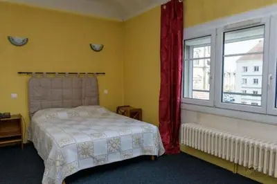 Un ou plusieurs lits dans un hébergement de l'établissement Hôtel de la cloche