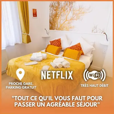 Un ou plusieurs lits dans un hébergement de l'établissement Promenade d'Automne - Netflix & Wifi - Climatisation- Parking Gratuit - check-in 24H24 - Emplacement Vélos - GoodMarning