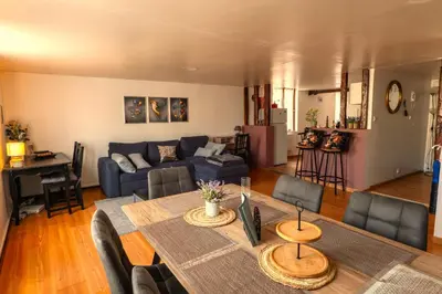 Coin salon dans l'établissement Duplex Cosy 85 m2 hyper centre Châlons-en-Champagne