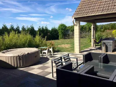 Plan de l'établissement Maison de charme à Frétoy-le-Château avec jardin et jacuzzi