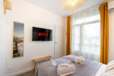 Un ou plusieurs lits dans un hébergement de l'établissement Soleil d'Été - Netflix & Wifi - Balcon - Climatisation - Parking Gratuit - check-in 24H24 - Emplacement Vélos - GoodMarning