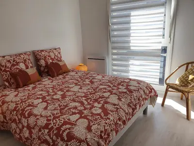 Un ou plusieurs lits dans un hébergement de l'établissement Magnifique appartement avec garage privé et terrasse