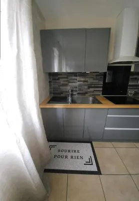 Cuisine ou kitchenette dans l'établissement Le Point du Jour