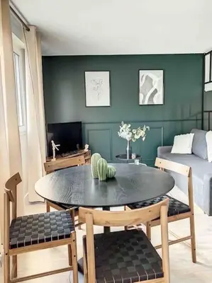 Coin salon dans l'établissement Le Jules - Ambiance anglaise