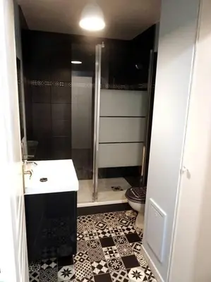 Salle de bains dans l'établissement Le Saphir - Appartement et terrasse
