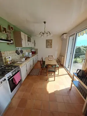Cuisine ou kitchenette dans l'établissement Maison confort et repos
