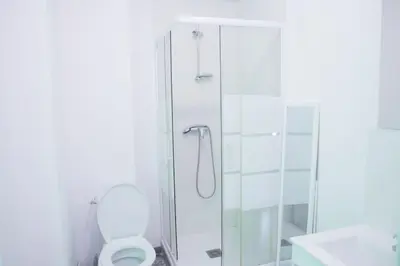 Salle de bains dans l'établissement Stud confort centre ville 4pers