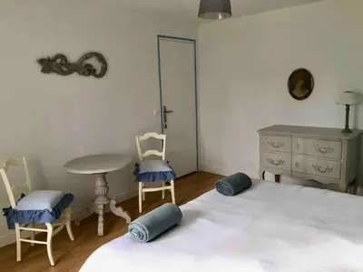 Un ou plusieurs lits dans un hébergement de l'établissement Charmant havre de paix à la campagne