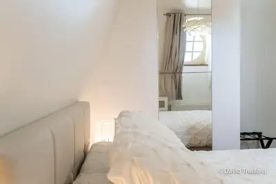 Un ou plusieurs lits dans un hébergement de l'établissement Suite Mana - Maui - Grand Loft en duplex avec Vue sur Place Ducale Parking inclus