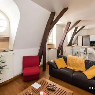 Suite Mana - Maui - Grand Loft en duplex avec Vue sur Place Ducale Parking inclus