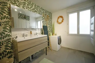 Salle de bains dans l'établissement Magnifique Maison de plain-pied Neuf