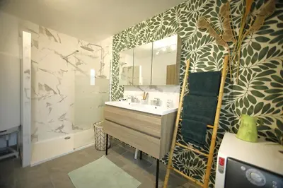 Salle de bains dans l'établissement Magnifique Maison de plain-pied Neuf