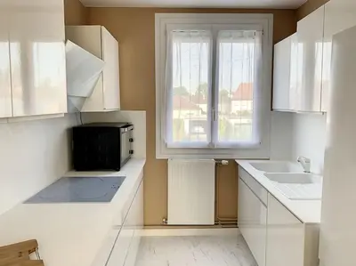 Cuisine ou kitchenette dans l'établissement Le Edouard