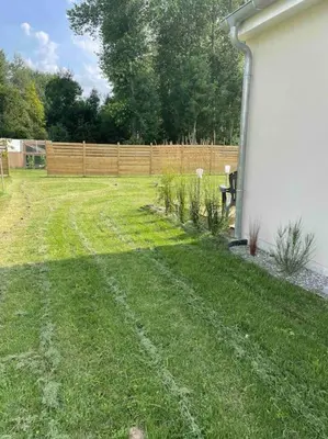 Jardin de l'établissement GITE DES MARAIS