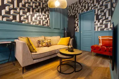 Coin salon dans l'établissement Maison en centre ville avec extérieur