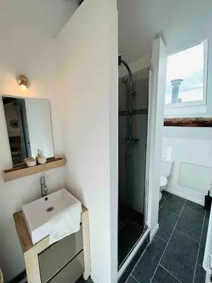 Salle de bains dans l'établissement Les Toits de Thillois Hypercentre Erlon