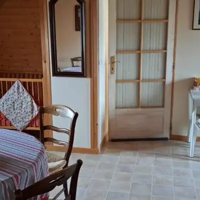 LOCATION à COUCY LE CHATEAU