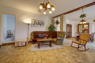 Coin salon dans l'établissement Le Relais Champenois