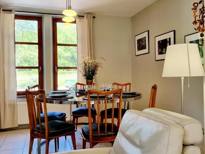 Coin salon dans l'établissement Maison indépendante en lisière de bois avec cheminée, vélos et animaux acceptés - FR-1-532-20