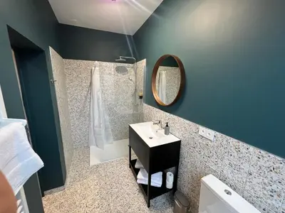 Salle de bains dans l'établissement La Grande-Ourse