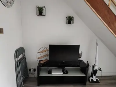 Télévision ou salle de divertissement dans l'établissement Maison 2 chambres Centre-Ville