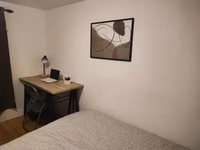 Un ou plusieurs lits dans un hébergement de l'établissement Maison 2 chambres Centre-Ville