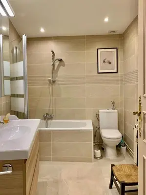 Salle de bains dans l'établissement Maison Briarde