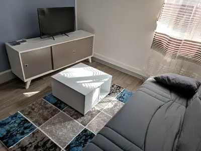 Télévision ou salle de divertissement dans l'établissement Logement 2