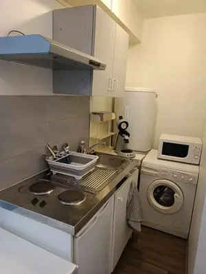 Cuisine ou kitchenette dans l'établissement Logement 2