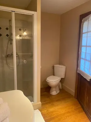 Salle de bains dans l'établissement Château de Roberville