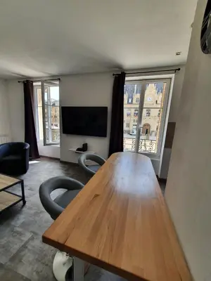 Télévision ou salle de divertissement dans l'établissement Studio de l'hôtel de ville