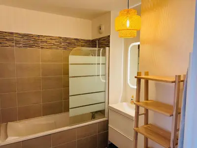 Salle de bains dans l'établissement Harmonieux/Bezannes/Pkg Privé