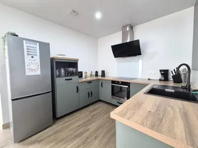 Cuisine ou kitchenette dans l'établissement Abu Dhabi, magnifique maison