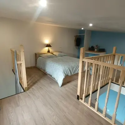 Un ou plusieurs lits dans un hébergement de l'établissement Loft entier, calme, fibre et wifi