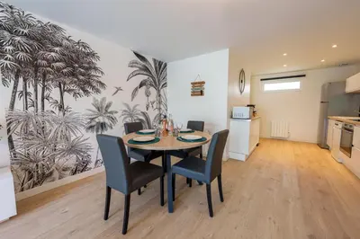 Cuisine ou kitchenette dans l'établissement L'Escale Tropicale, appartement indépendant avec terrasse privative