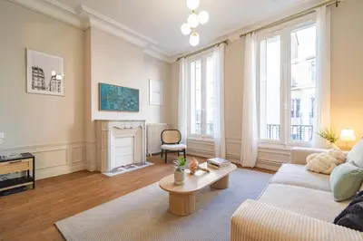 Télévision ou salle de divertissement dans l'établissement Champagne Central - Exceptionnel 3 chambres