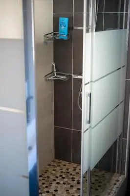 Salle de bains dans l'établissement le Charme des Berceaux