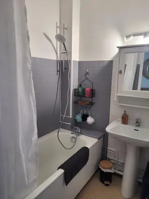 Salle de bains dans l'établissement Résidence de LAbbaye