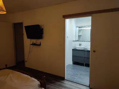 Cuisine ou kitchenette dans l'établissement Grande Chambre Cosy avec Salle de Bain Privative