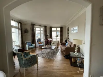 Coin salon dans l'établissement CLOVIS