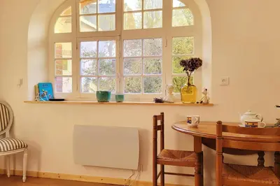 Coin salon dans l'établissement Maison de charme pour 4 personnes au calme