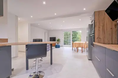 Cuisine ou kitchenette dans l'établissement Maison proche Disney/Parking gratuit