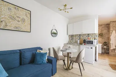 Cuisine ou kitchenette dans l'établissement Pentagone 1 SPA PRIVE