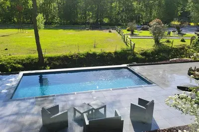 Piscine de l'établissement Moulin de la Rayère ou située à proximité
