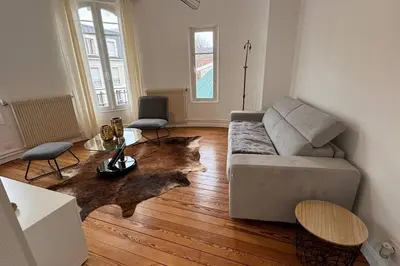 Coin salon dans l'établissement Appartement neuf au centre d'Épernay.