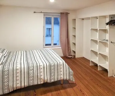 Un ou plusieurs lits dans un hébergement de l'établissement Maison charmante à Crouy-sur-Ourcq avec jardin privé.