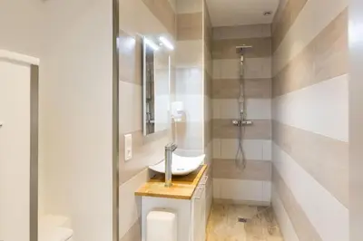 Salle de bains dans l'établissement Tranquilis - Studio hypercentre terrasse