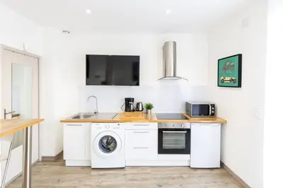 Cuisine ou kitchenette dans l'établissement Tranquilis - Studio hypercentre terrasse